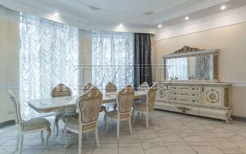 3-этажный коттедж 1 000 м² с отделкой