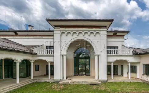 2-этажный коттедж 2 000 м² без отделки