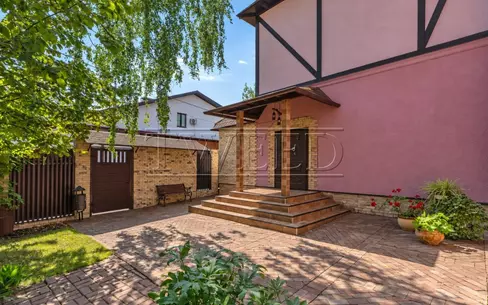 3-этажный коттедж 500 м² с отделкой