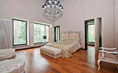 4-этажный коттедж 1 300 м² с отделкой