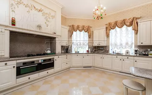 2-этажный коттедж 1 800 м² с отделкой
