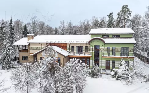 3-этажный коттедж 1 825 м² с отделкой
