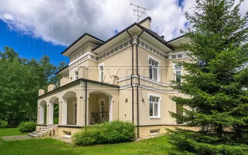 4-этажный коттедж 970 м² без отделки