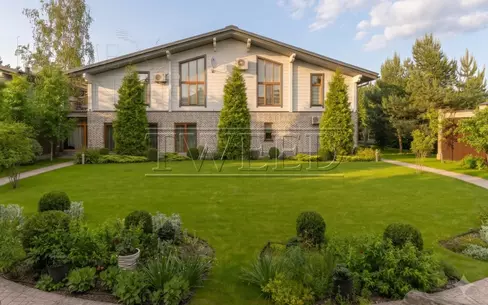 2-этажный коттедж 700 м² с отделкой