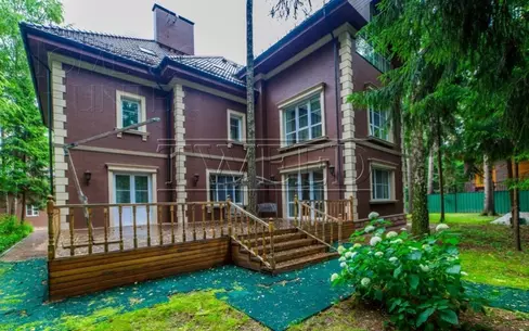 4-этажный коттедж 850 м² с отделкой