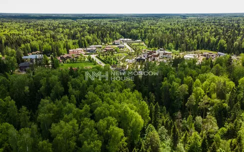 3-этажный коттедж 1 540 м² без отделки