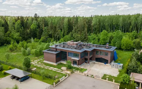 3-этажный коттедж 1 540 м² без отделки