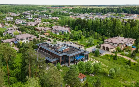 3-этажный коттедж 1 540 м² без отделки
