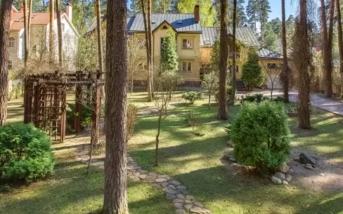 2-этажный коттедж 1 000 м² с отделкой