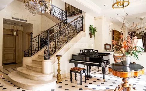 3-этажный коттедж 1 300 м² с отделкой