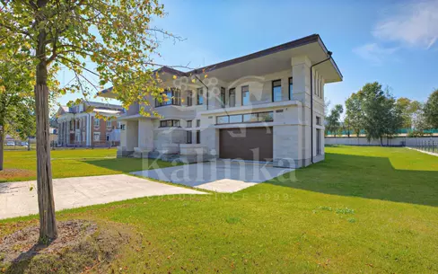 2-этажный коттедж 948.9 м² без отделки