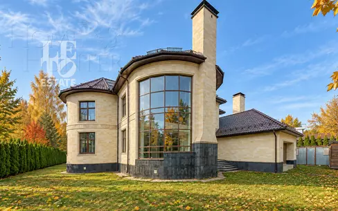 1-этажный коттедж 740 м² без отделки