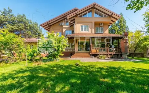 3-этажный коттедж 650 м² с отделкой