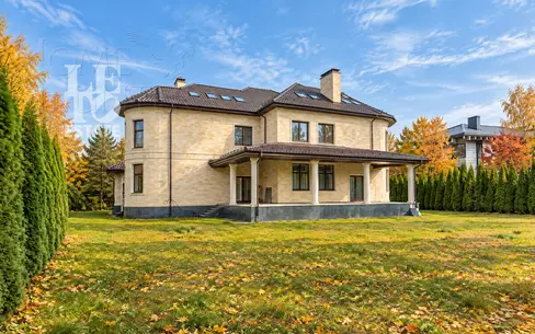 1-этажный коттедж 740 м² без отделки