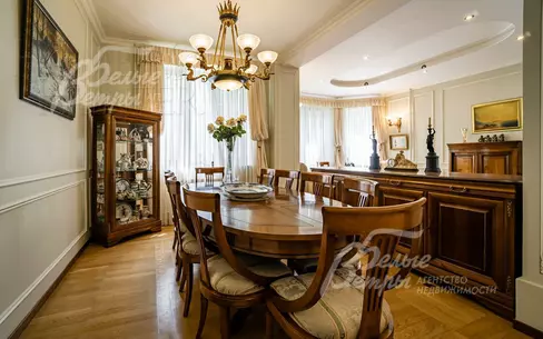 4-этажный коттедж 880 м² с отделкой
