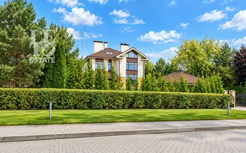 1-этажный коттедж 640 м² без отделки