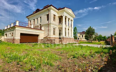 2-этажный коттедж 560 м² без отделки