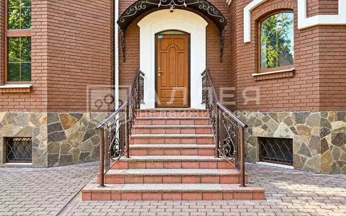 3-этажный коттедж 350 м² с отделкой