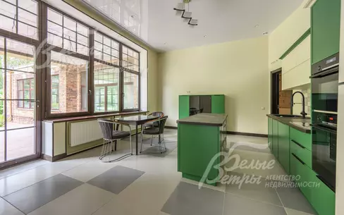 3-этажный коттедж 1 830 м² без отделки