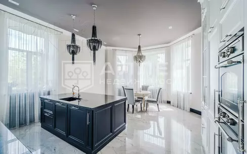 3-этажный коттедж 1 296 м² с отделкой