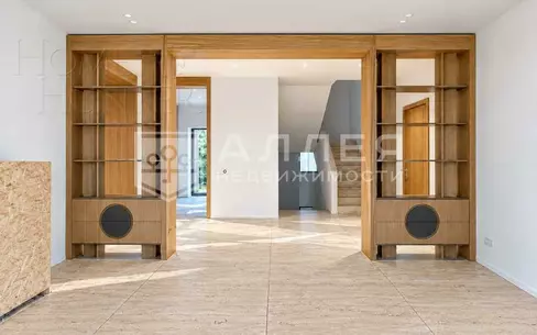 3-этажный коттедж 350 м² с отделкой