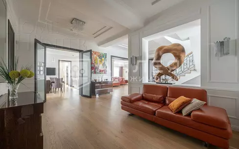 3-этажный коттедж 900 м² с отделкой