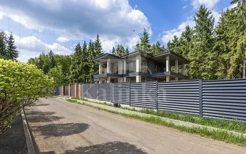 2-этажный коттедж 300 м² без отделки