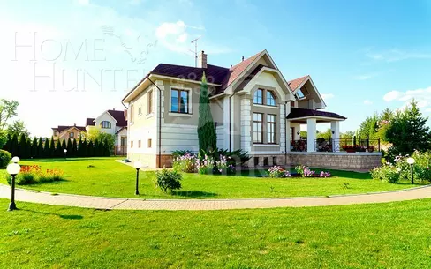 3-этажный коттедж 250 м² с отделкой