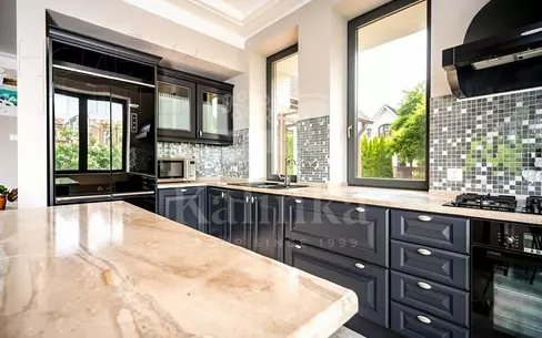 3-этажный коттедж 250 м² с отделкой