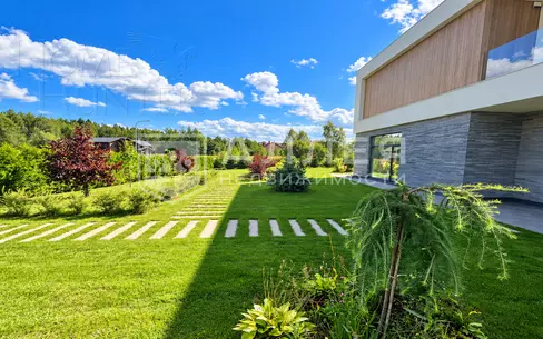 2-этажный коттедж 350 м² с отделкой