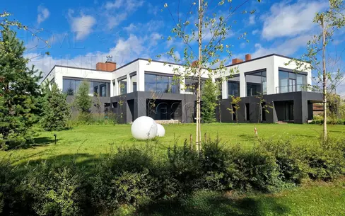 2-этажный коттедж 940 м² без отделки
