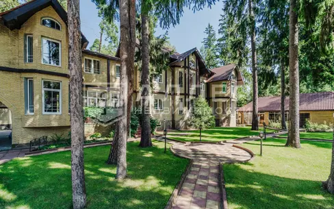 3-этажный коттедж 811 м² с отделкой