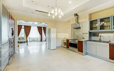 4-УРОВНЕВЫЙ ТАУНХАУС С ОТДЕЛКОЙ 450 М² НА 1 ЭТАЖЕ