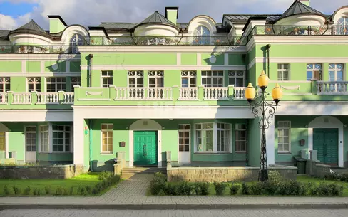 4-УРОВНЕВЫЙ ТАУНХАУС С ОТДЕЛКОЙ 450 М² НА 1 ЭТАЖЕ