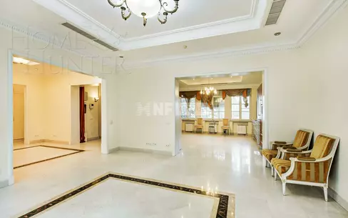 4-УРОВНЕВЫЙ ТАУНХАУС С ОТДЕЛКОЙ 450 М² НА 1 ЭТАЖЕ