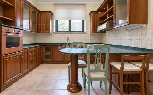 5-УРОВНЕВЫЙ ТАУНХАУС С ОТДЕЛКОЙ 323.7 М² НА 1 ЭТАЖЕ