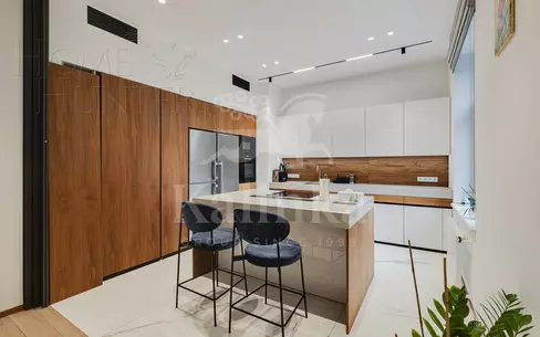 6-КОМН. КВАРТИРА С ОТДЕЛКОЙ 229.3 М² НА 4 ЭТАЖЕ