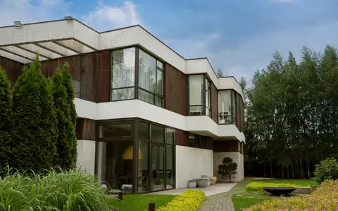 2-этажный коттедж 1 624 м² с отделкой