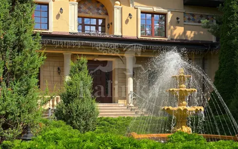 4-этажный коттедж 1 400 м² с отделкой