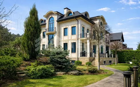 КОТТЕДЖ 850 м² с отделкой