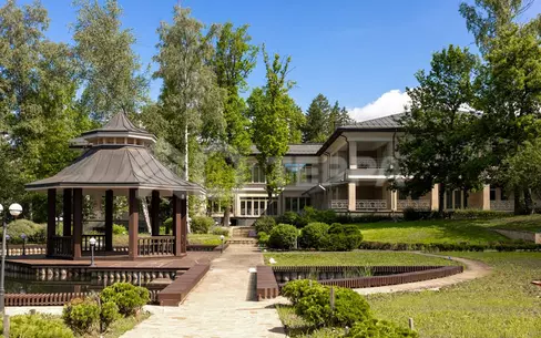 КОТТЕДЖ 1 930 м² с отделкой