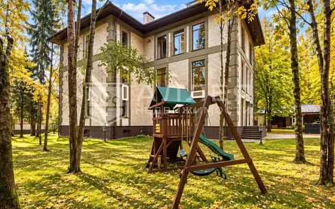 3-этажный коттедж 1 450 м² с отделкой