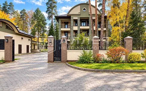 3-этажный коттедж 1 450 м² с отделкой