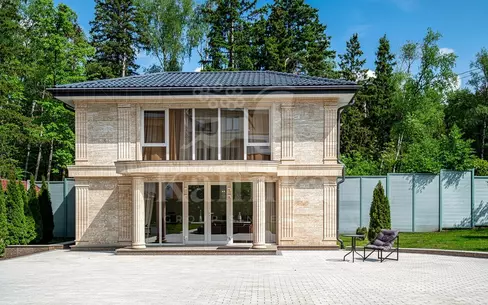 3-этажный коттедж 525 м² с отделкой