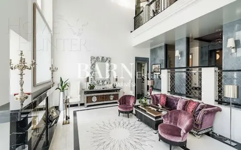 2-этажный коттедж 1 100 м² с отделкой