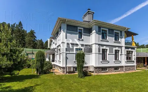 3-этажный коттедж 680 м² с отделкой