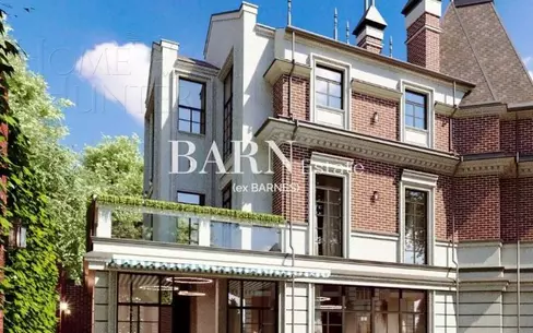 3-этажный таунхаус 600 м² без отделки