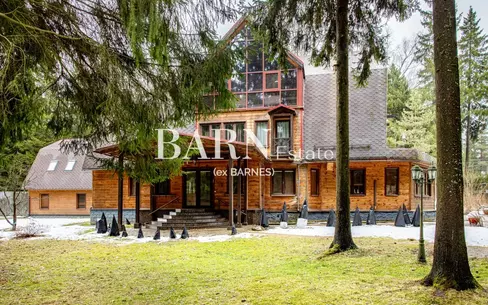 3-этажный коттедж 650 м² с отделкой