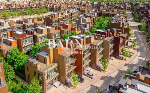 3-этажный таунхаус 240 м² с отделкой
