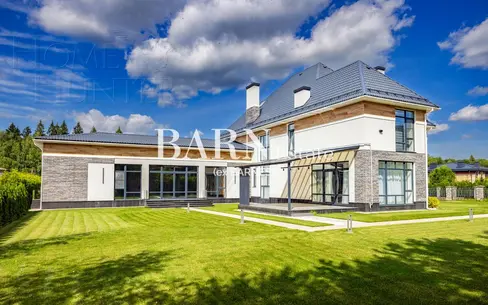 2-этажный коттедж 600 м² с отделкой